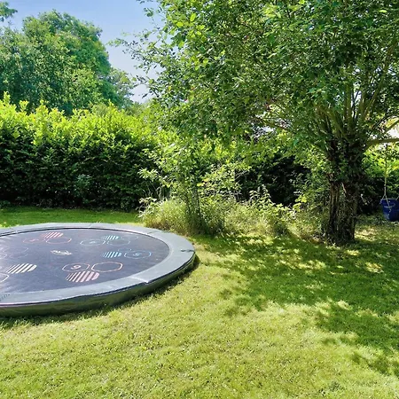 6 Person In Graested-by Traum *