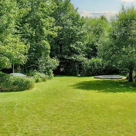 6 Person In Graested-by Traum