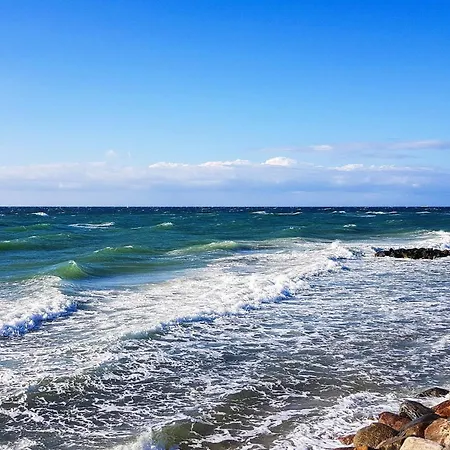 6 Person In Graested-by Traum *