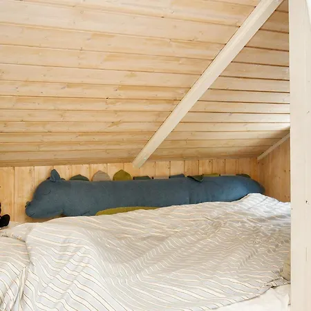 6 Person In Graested-by Traum *