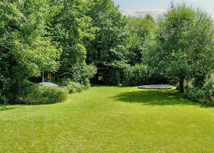 6 Person In Graested-by Traum *