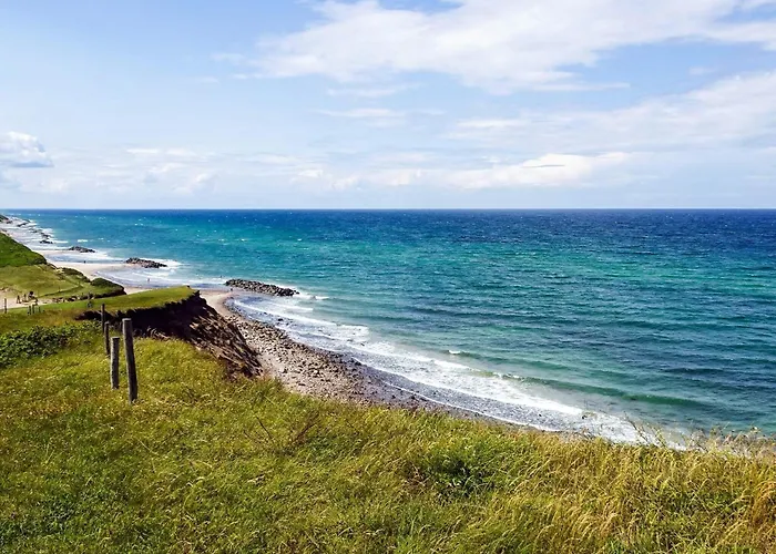 6 Person In Graested-by Traum